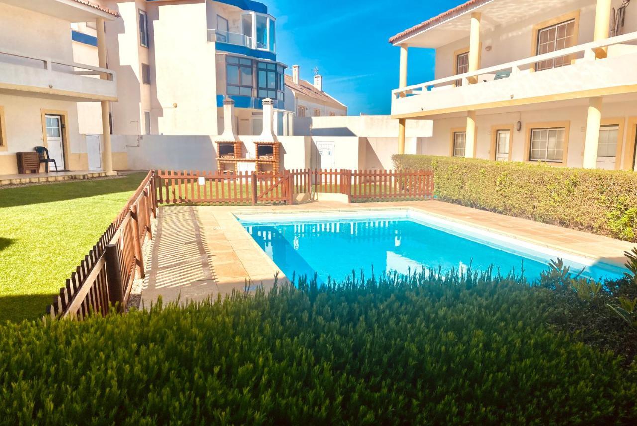 Casa Pedro - Baleal Beach, Balcony, Pool Exterior photo